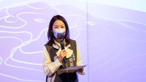 ▲桃園市政府資訊科局技局長余宛如希望透過現場的數據互動體驗，促進公民參與市政決策。資科局也將攜手台灣微軟共同打造全台第一個市政混合雲。（圖／桃市府提供）