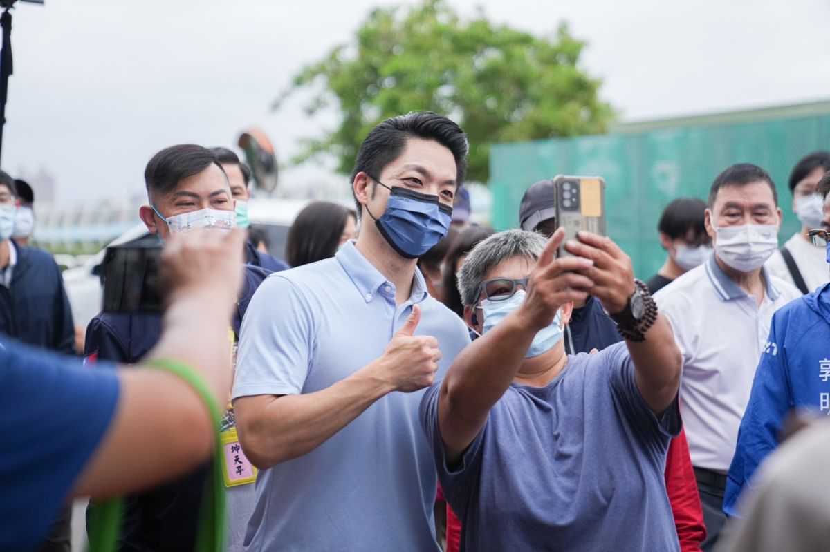 ▲資深媒體人韋安日前在臉書發文，形容蔣萬安在選戰中是「政治受虐兒」，蔣萬安今受訪說，做得比民進黨好就會被霸凌，成為政治受虐兒。（圖／蔣萬安辦公室提供）