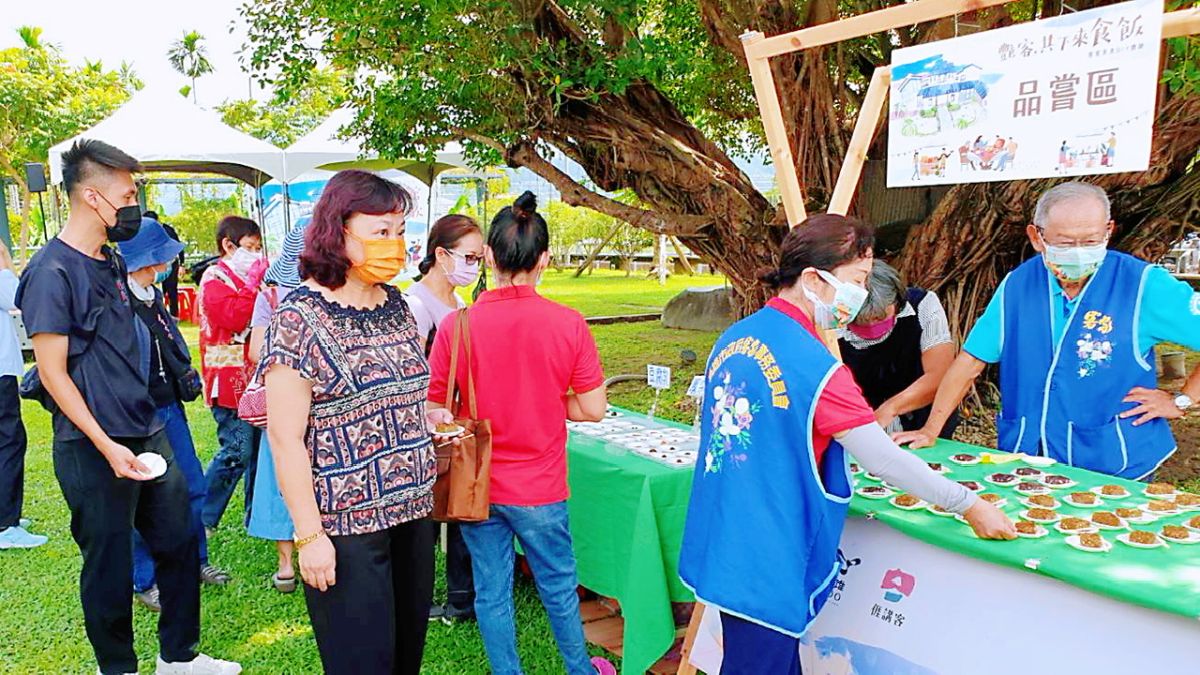 ▲「艷客，共下來食飯」活動，與在地4個社區發展協會合作，規劃主題性創意客家米食體驗DIY。（圖／高市府客委會提供）