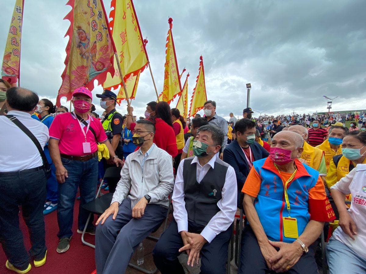 ▲蔣萬安逼問是否認同周玉蔻的抹黑與敗壞選風行徑，陳時中則要蔣別牽拖。（圖／記者陳威叡攝，2022.10.09）