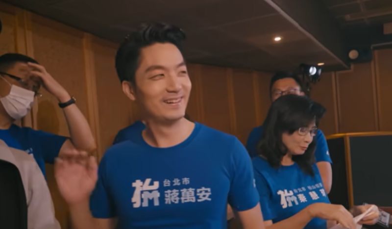 ▲洪耀福認為,蔣萬安持續往深藍靠攏,有「趙少康化」的趨勢。(圖/翻攝自蔣萬安YOUTUBE)