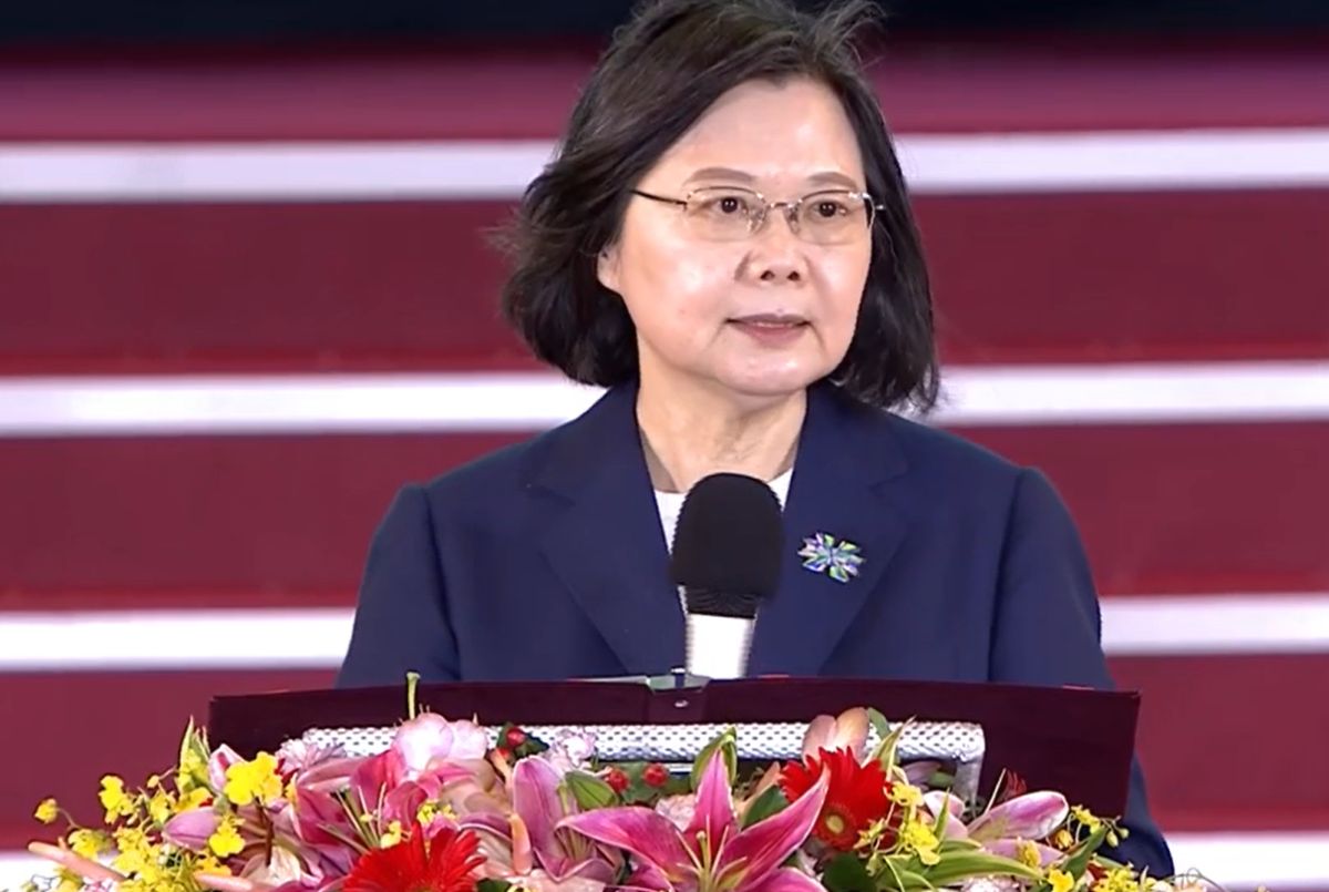 ▲總統蔡英文今（26）日上午9時前往永和秀朗國小進行投票。（圖／翻攝蔡英文臉書）