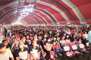 ▲今天晚上雖然下著大雨，但仍湧入超過3000名的鄉親，且「攏嘸離開」也讓人見識到陳其邁在大旗美地區的超人氣。（圖／陳其邁再拚四年競選辦公室提供）