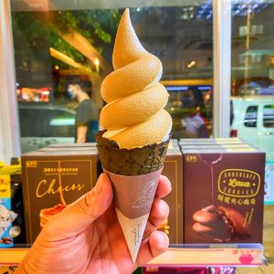 ▲全家和WA!COOKIES跨界合作,一口氣推出4種口味霜淇淋,其中以「海鹽焦糖」綜合口味最受歡迎,國慶日限定一天全民買一送一。(圖/餓童日記提供) ▲全家和WA!COOKIES跨界合作,一口氣推出4種口味霜淇淋,其中以「海鹽焦糖」綜合口味最受歡迎,國慶日限定一天全民買一送一。(圖/餓童日記提供)