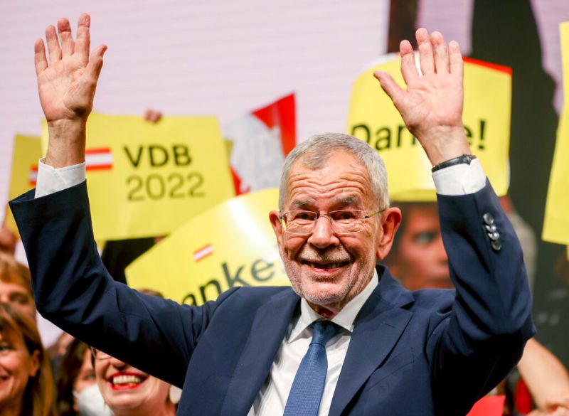 奧地利總統大選投票結束　范德貝倫據推估贏得連任
