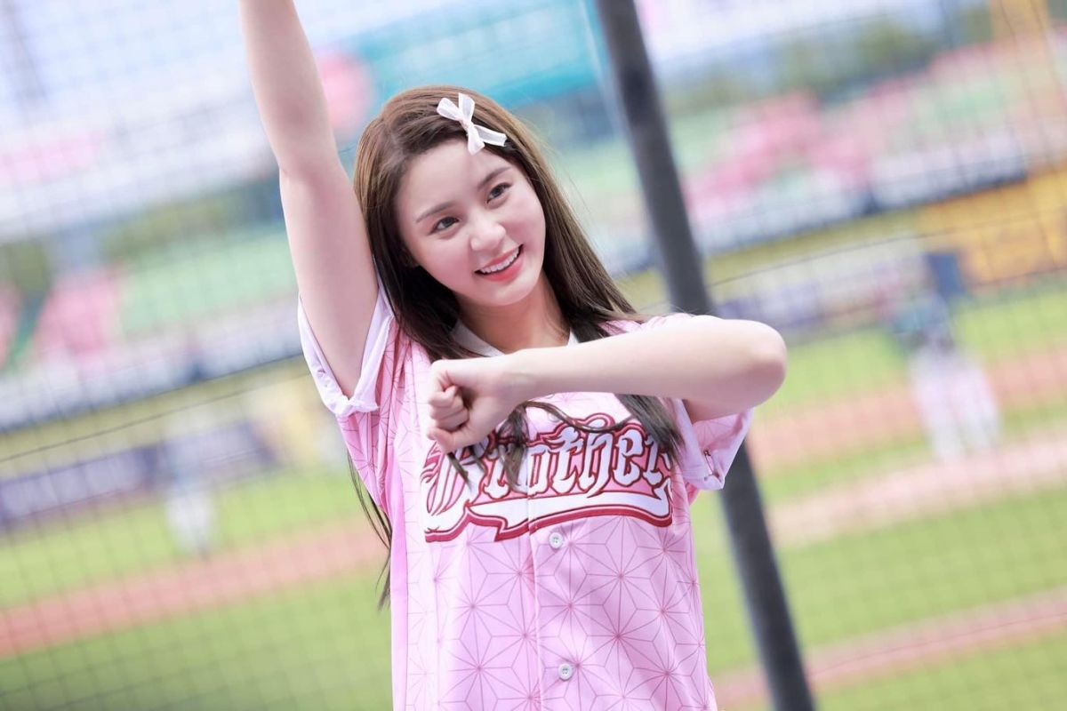 ▲短今分享Cos聖誕辣妹的照片。（圖／翻攝自短今臉書）