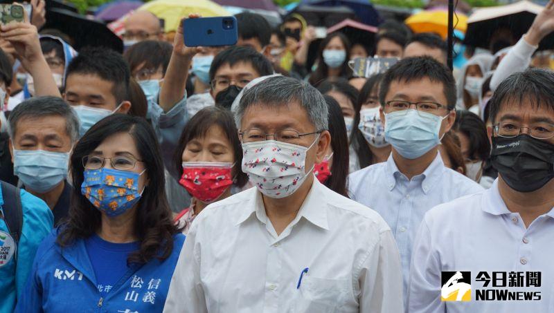 ▲111年國慶市府升旗典禮，台北市長柯文哲領唱國歌。（圖／記者呂炯昌攝，2022.10.10）