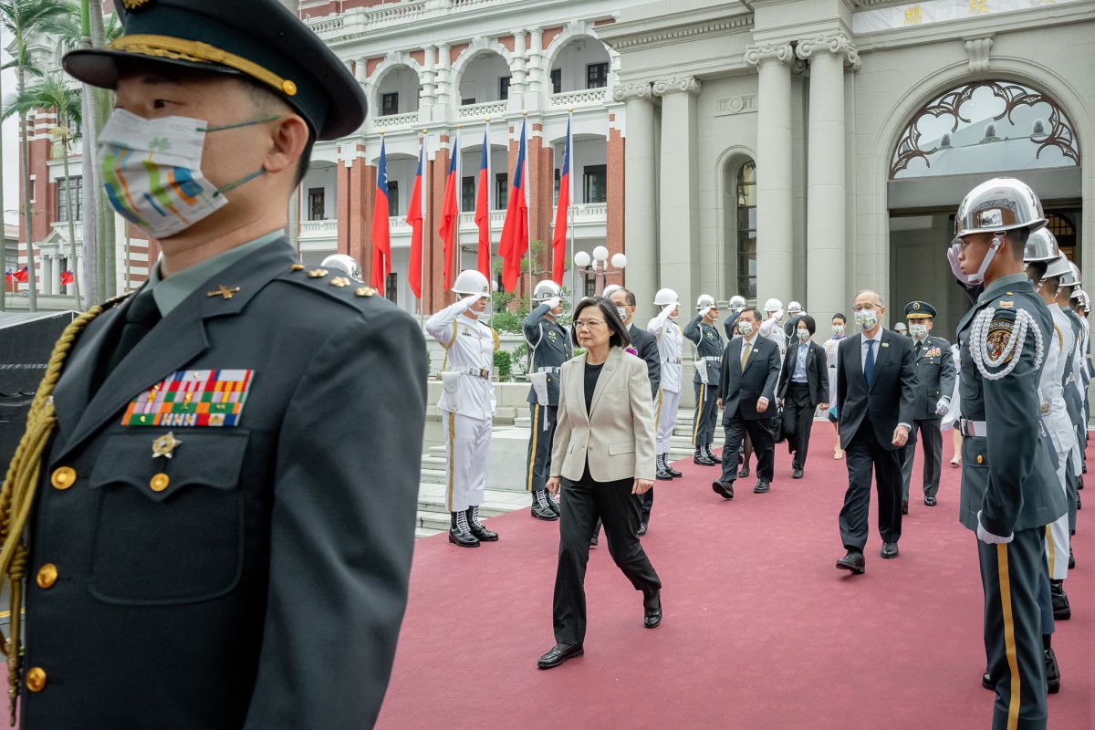 ▲蔡英文執政以來，帶領台灣逐漸脫離「大中華框架」，持續大步靠攏自由世界。（圖／總統府提供）