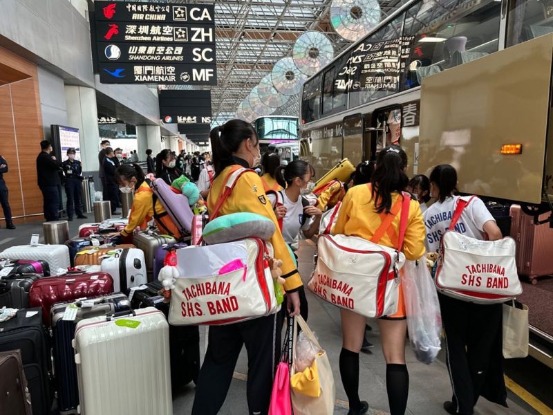 ▲橘高校吹奏樂部結束訪台表演行程,10日下午搭機離台返日,趕赴期中考。(圖/文化總會提供)