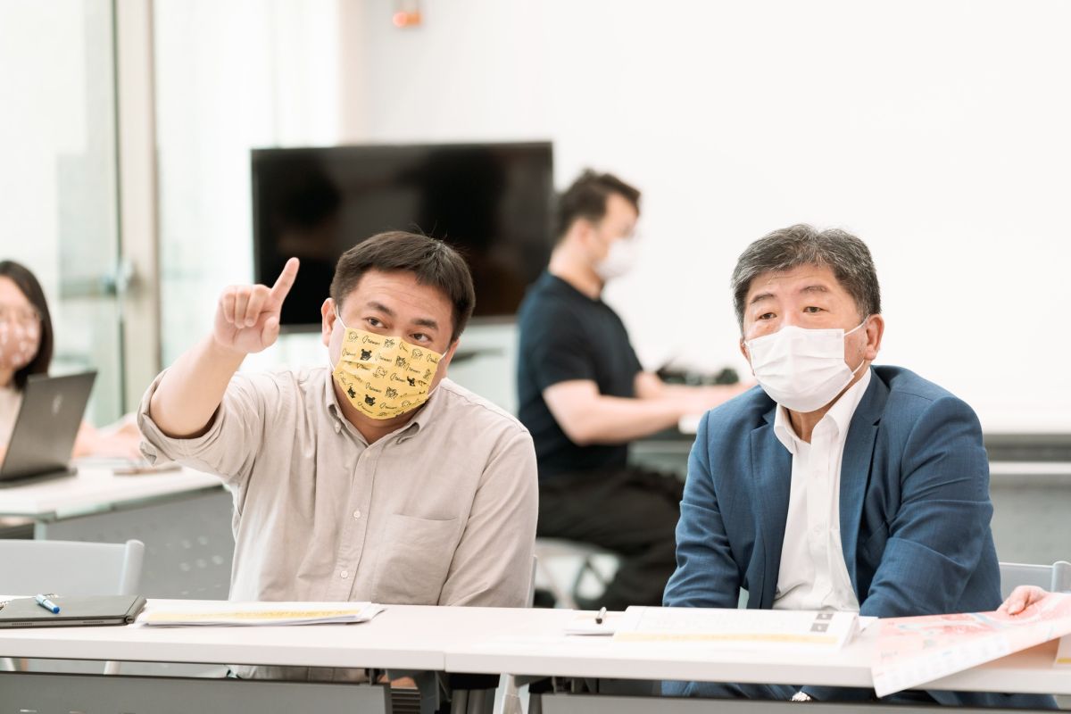 ▲相較於蔣萬安提「深蹲換車票」，洪申翰說陳時中團隊針對氣候政策提出接軌國際、跨局處治理風險與創新與金融支持。（圖／翻攝自洪申翰臉書）