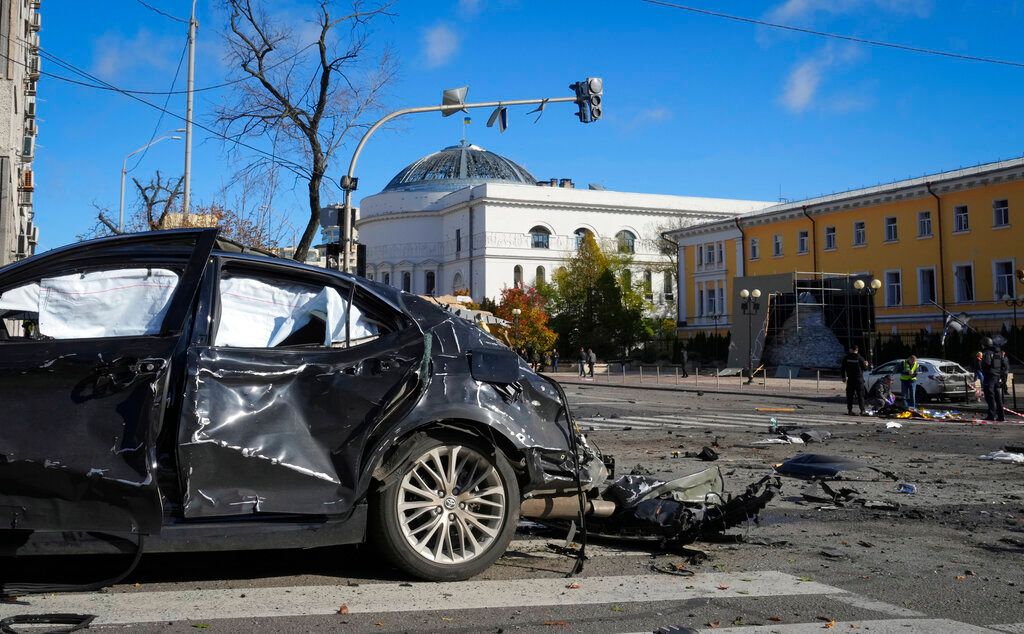 ▲烏克蘭首都基輔繼上週遭飛彈砲擊後，又遭多架無人機攻擊。（圖／美聯社／達志影像）