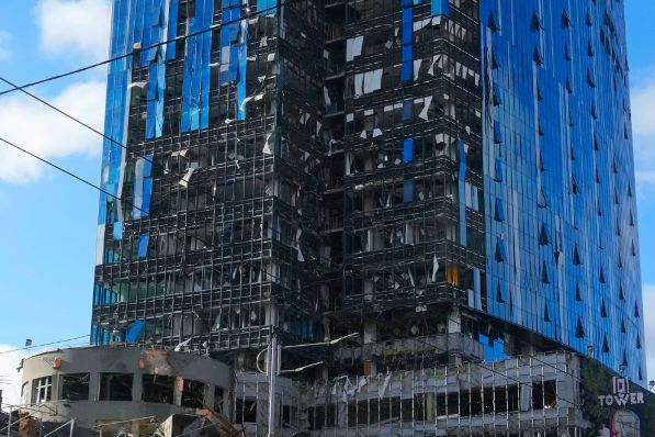 烏克蘭三星總部遭砲擊！大樓淒慘畫面曝光　死傷不明
