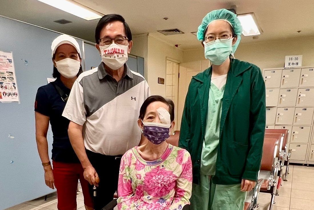 ▲前總統陳水扁昨（10）日晚間透露，夫人吳淑珍的左上眼瞼確診為惡性腫瘤，並於昨日雙十節假期間進行手術。（圖／翻攝自陳水扁臉書）