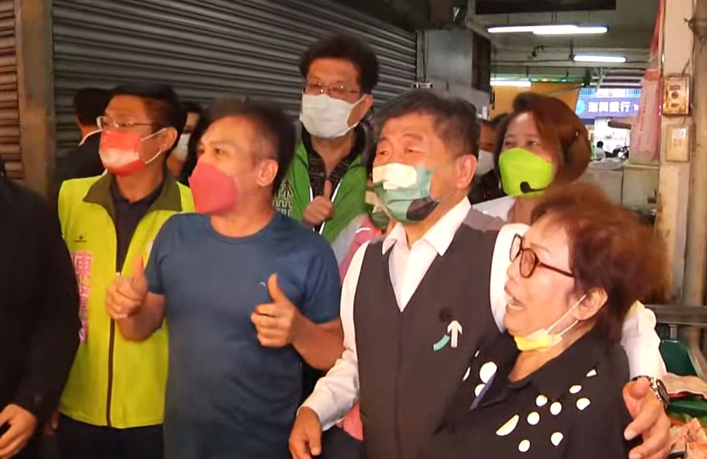 ▲黃珊珊呼籲若不辦台北上海雙城論壇，可以寫在政見，陳時中回嗆，也不會要求她如果不辦深蹲要寫入政見。（圖／陳時中辦公室提供）