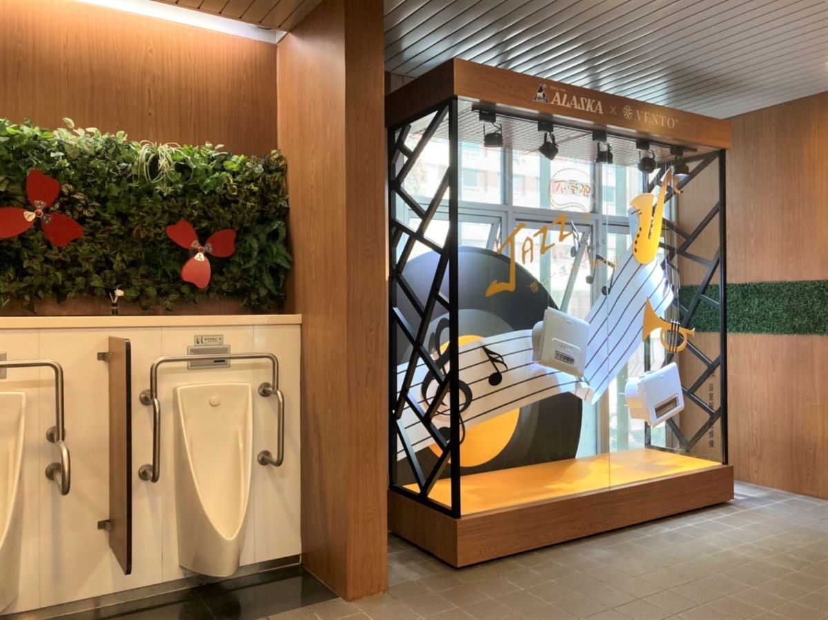 ▲台中捷運文心森林公園站廁所首創櫥窗設計(圖／中捷公司提供2022.10.11)