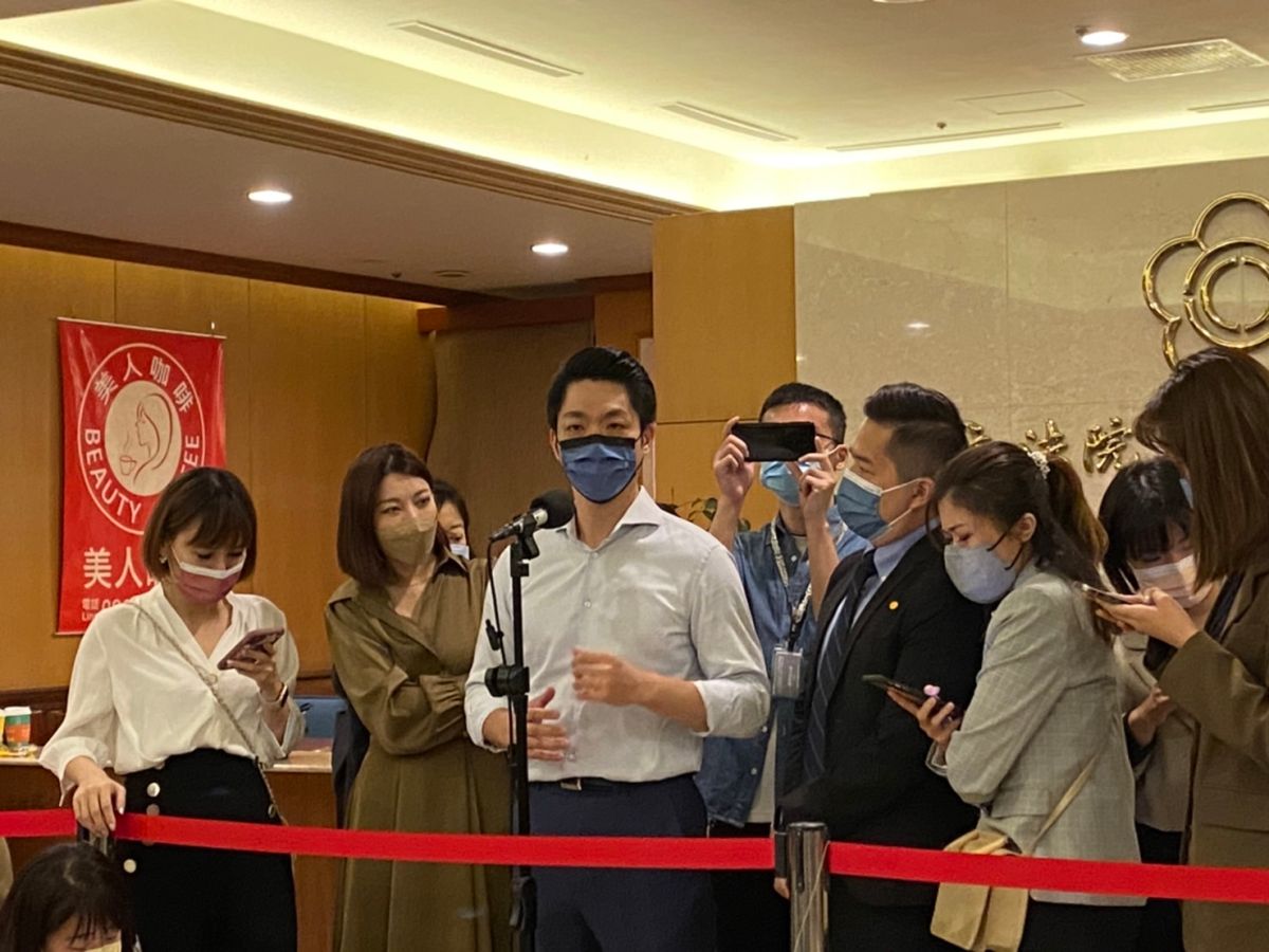 ▲預計下午回立法院質詢蘇貞昌，蔣萬安今上午受訪賣關子未說具體準備什麼議題，僅強調都是民眾關心的。（圖／記者翁子竣攝，2022.10.11）