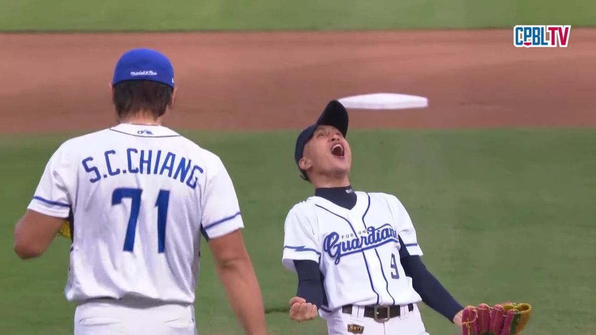 ▲YELLOW黃宣10日為富邦悍將開球，成功獲得球迷一致好評。（圖／翻攝自CPBL中華職棒YouTube）