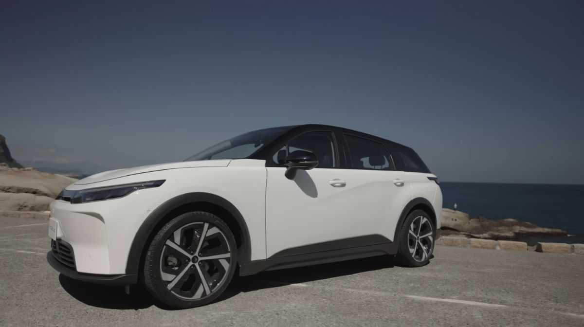 ▲繼日前鴻海拋出電動皮卡「Model V」與「Model B」的影片後，今（11）日再度推出已經擁有超過1.5萬名預定車主的「Model C」官方預告。（圖／擷取自鴻海預告影片）