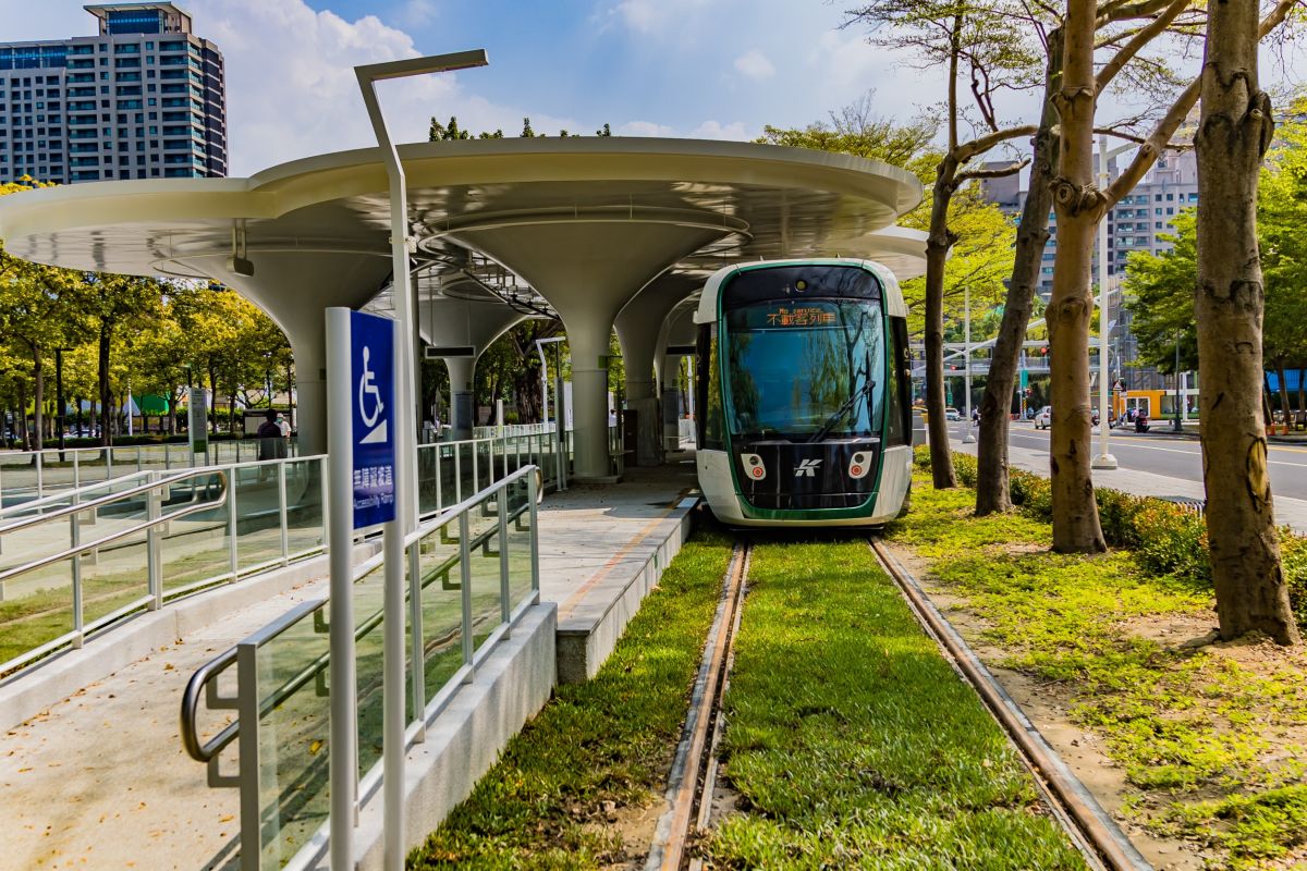 ▲高雄輕軌全線於明（4）日中午12點前暫停營運。（圖／高市府捷運局提供）