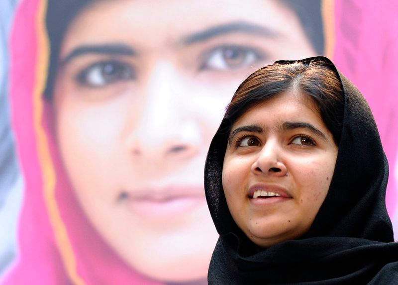 ▲2014年諾貝爾和平獎得主馬拉拉（Malala Yousafzai）今天回到祖國巴基斯坦，探訪遭逢世紀洪災的災民。10年前，她在巴國上學途中遭遇武裝組織塔利班（Taliban）槍擊，所幸生還。（圖／美聯社／達志影像）