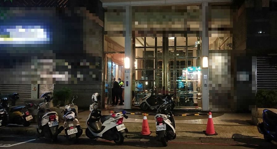 ▲新北中和一名男子昨晚被發現陳屍家中，全身有多處刀傷。（圖／翻攝畫面）