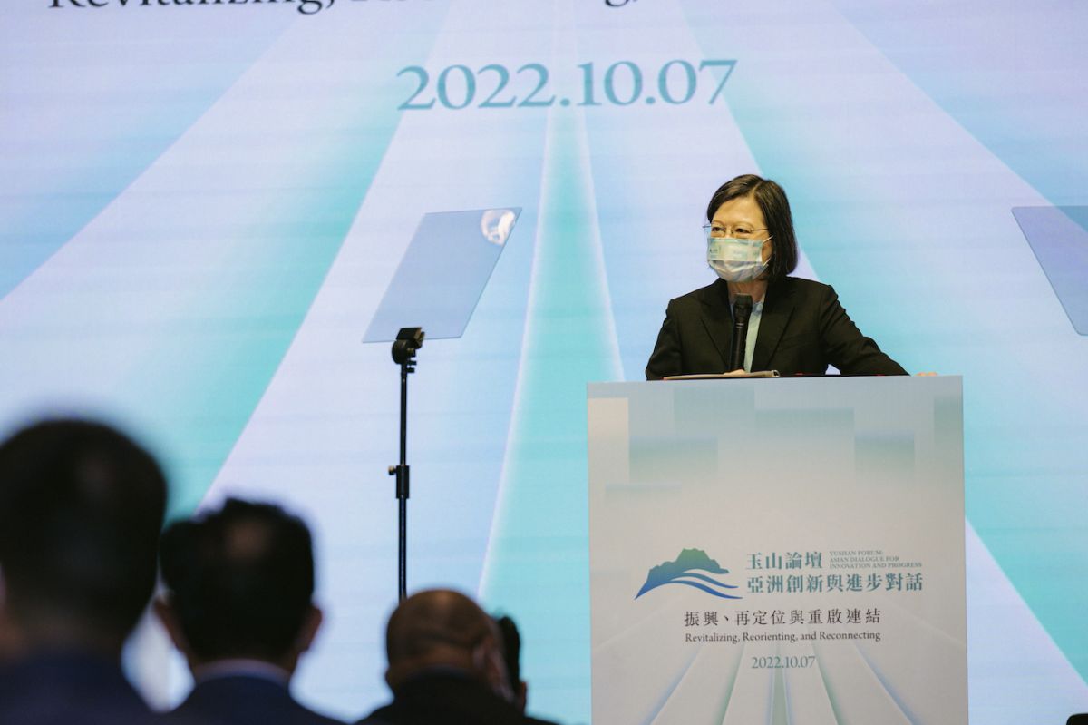 ▲蔡英文總統於致開幕詞時強調，要維 持台灣多年努力守護的民主。（圖／台亞基金會）