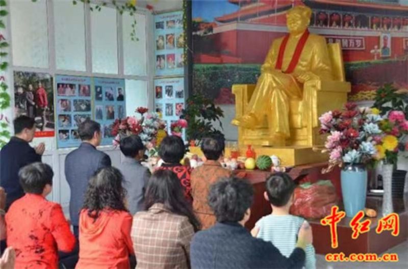 ▲中國河北一座「毛澤東紀念館」近來舉行開館儀式，裡頭蘇安放了一尊金色毛澤東銅像。（圖／翻攝自中紅網）