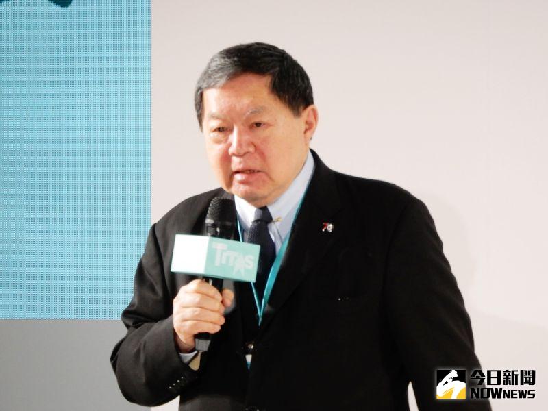 ▲紡拓會名譽董事長、遠東新董事長徐旭東在開幕典禮會後表示，現在的紡織其實是科技產品，因為不單單只有一個功能，機能非常多面向。（圖／記者許家禎攝，2022.10.12）