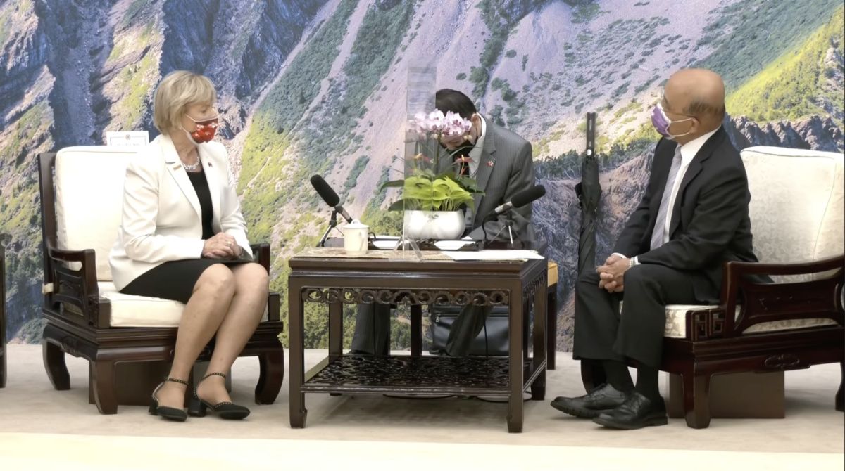 蘇貞昌接見加拿大議員訪團，期盼史葛洛返國後，能促進雙方貿易關係，促成經貿談判。（圖／翻攝自行政院共訊YouTube）