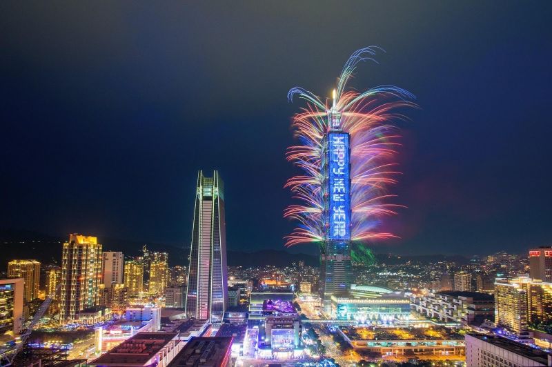 台北101迎觀光客打造高樓經濟　煙火加燈會大玩雙跨年
