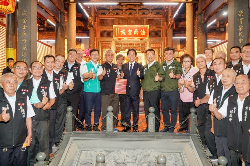 ▲賴清德助講前先到樂成宮，感謝旱溪媽捐大筆善款協助台南大地震災民重建。（圖／蔡其昌競總提供，2022.10.12）