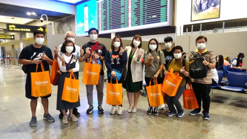 開國門！泰國首發團啟程　網紅扮美少女戰士介紹台灣旅遊
