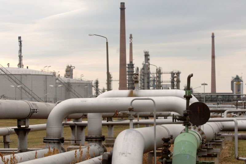 ▲波蘭石油管線營運商PERN表示，連接俄羅斯和德國的德魯斯巴輸油管（Druzhba）在波蘭一處地下段發現漏油，現已部分關閉。資料照。（圖／美聯社／達志影像）