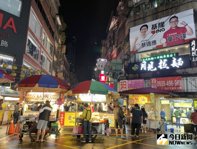 ▲面對對手又大又多的看板攻勢，蔡適應也在近來陸續與黨籍議員合掛看板，力拚接棒基隆、延續光榮。（圖／記者黃宣尹攝）