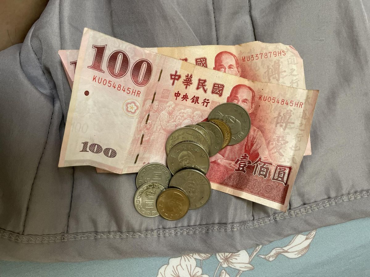 ▲有位媽媽透露女兒突然準備驚喜，原來是因為看見自己常常為了買一樣東西都要考慮很久，於是決定掏零用錢出來，讓媽媽對自己好一點。（圖／翻攝自「爆廢公社二館」臉書）