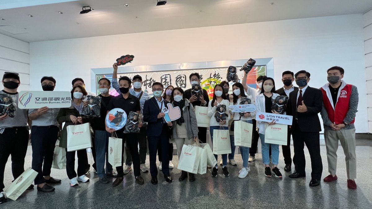 ▲台灣國門終於解封，逐漸鬆綁的政策不僅讓台灣人感到興奮，對外國旅客來說更是一大福音，今日下午桃園機場也迎來第一批「韓國旅行團」。（圖／記者張志浩攝）