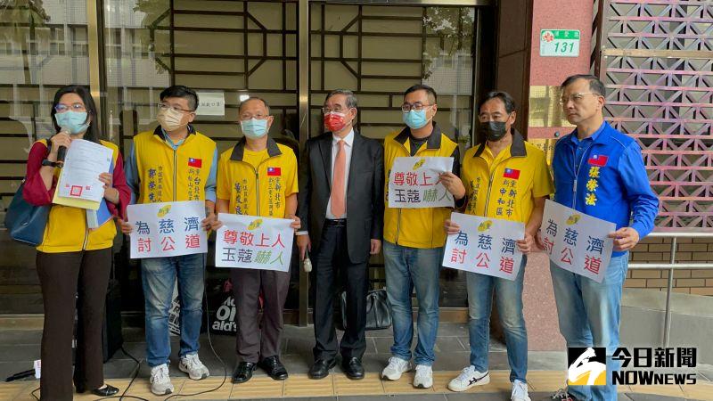 ▲新黨主席吳成典與多位新黨各地縣市議員參選人共赴北檢應訊(圖/記者潘千詩攝,2022.10.13)
