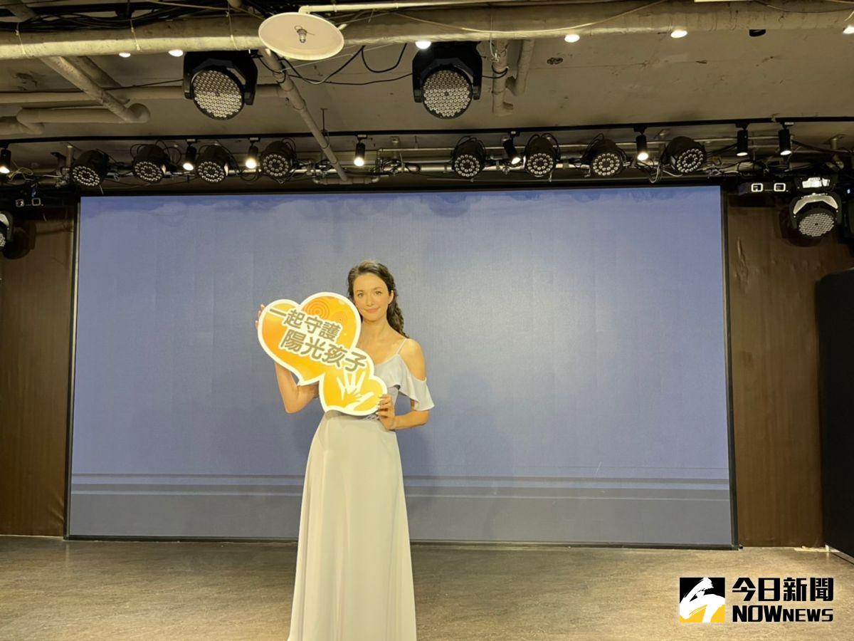 ▲瑞莎不捨女兒交友被家長排擠。（圖／記者羅凌筠攝）