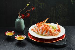 2022浮誇螃蟹料理懶人包!8家肥美海味 爽吃粵菜免動手 ▲望月樓「蔥薑上湯焗花蟹」1,880元。(圖/望月樓提供)
