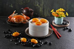 2022浮誇螃蟹料理懶人包!8家肥美海味 爽吃粵菜免動手 ▲蟹肉鮮蝦餃(三個)200元。(圖/望月樓提供)