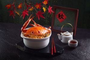2022浮誇螃蟹料理懶人包!8家肥美海味 爽吃粵菜免動手 ▲沙茶皮蛋三點蟹煲,880元。(圖/望月樓提供)
