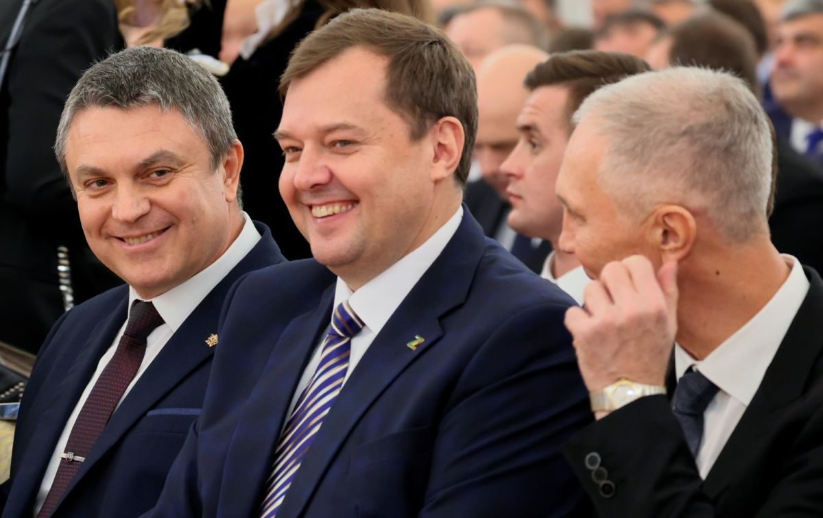 ▲莫斯科扶植的的烏克蘭南部赫松州佔領區行政首長薩瓦多（中）要求俄羅斯協助撤離當地平民，這是烏克蘭反攻續有斬獲的跡象。（圖／美聯社／達志影像）