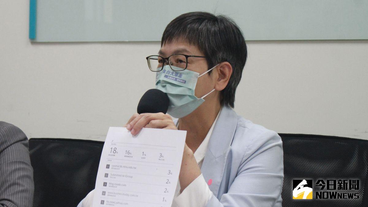 ▲民眾黨立委蔡壁如14日召開記者會，否認碩士論文抄襲，強調自己引用市議員的臉書文章，都有在論文內開宗明義說明清楚。（圖／記者丁上程攝，2022.10.14）