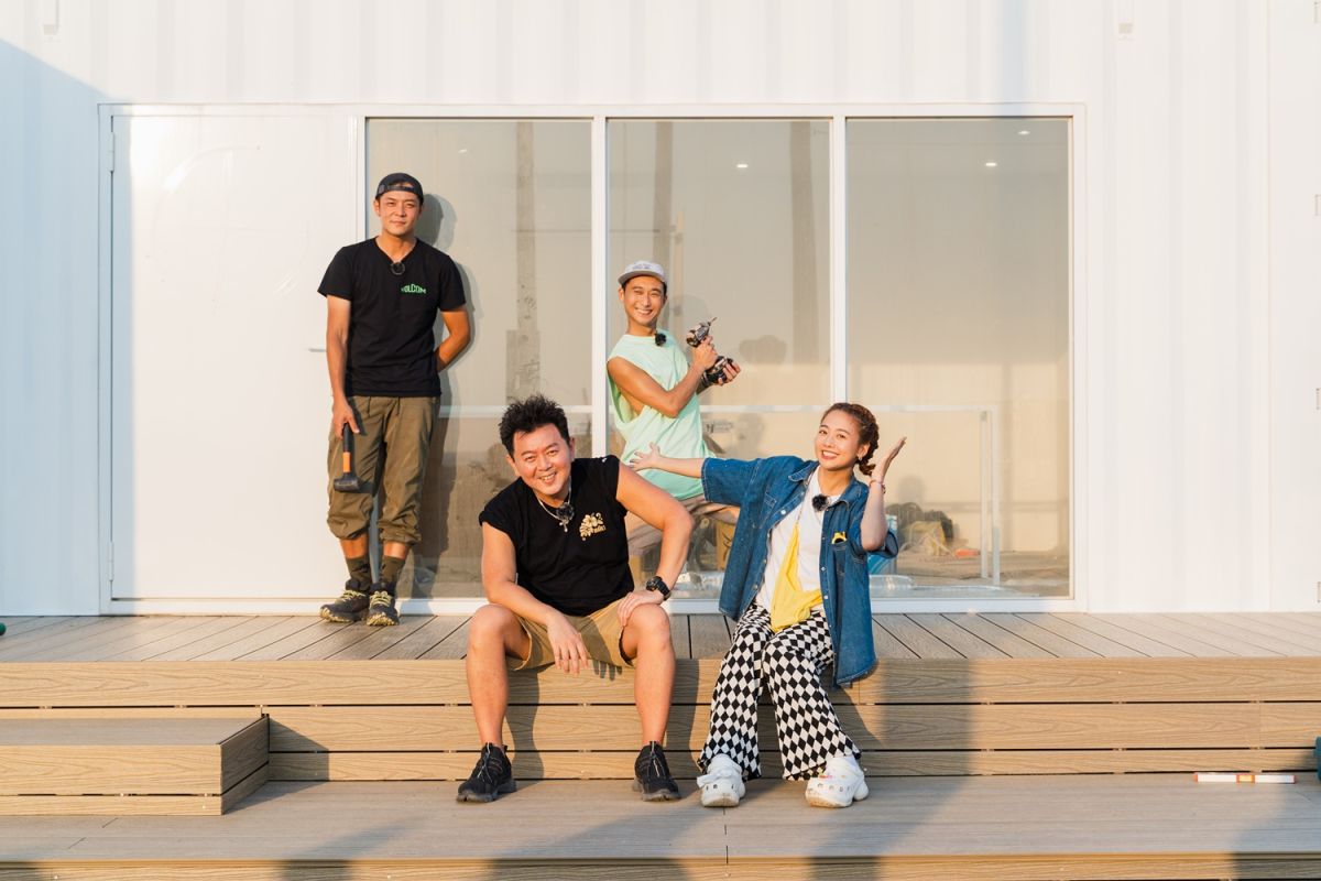 ▲《嗨！營業中》姚元浩（左起）、庹宗康、浩子、吳映潔因連日曝曬勞務工作，膚色已經從本來的白皙變成褐色。（圖／好看娛樂提供）