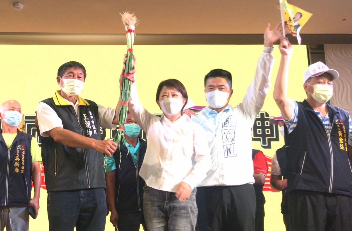 ▲王朝坤成立競選總部時，盧秀燕、顏寬恒為其站台。（圖／翻攝王朝坤臉書，2022.10.14）