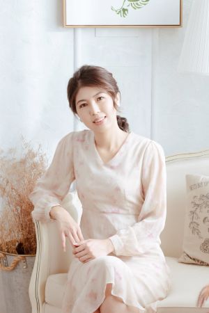 ▲李怡貞是知名家事律師,實務經驗豐富,經手不少侵害配偶權案件。(圖/翻攝自李怡貞臉書) ▲李怡貞是知名家事律師,實務經驗豐富,經手不少侵害配偶權案件。(圖/翻攝自李怡貞臉書)