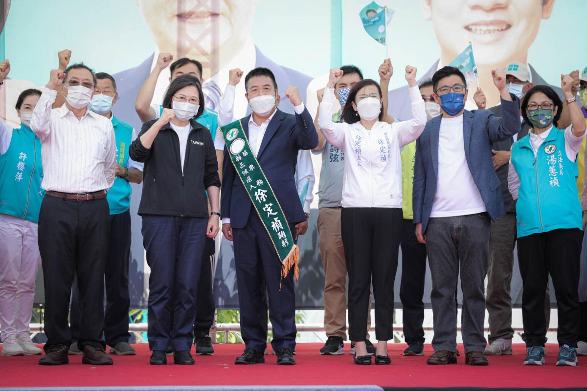 ▲民進黨加強對苗栗輔選力道，黨內大咖連番站台造勢，力拚翻轉客家鐵票倉。（圖／翻攝自徐定禎臉書）