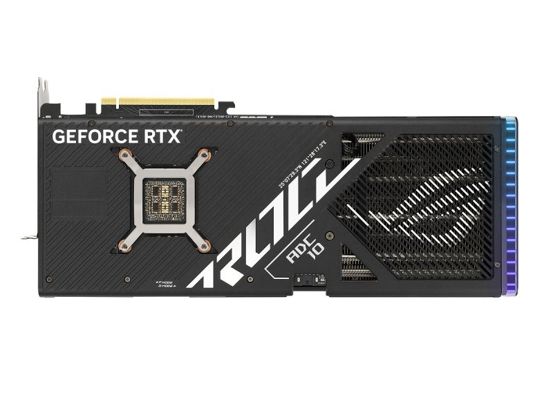 ▲ROG Strix GeForce RTX 4090的3.5 slot插槽設計由壓鑄金屬框架、護蓋和背板組合而成。（圖／華碩提供）