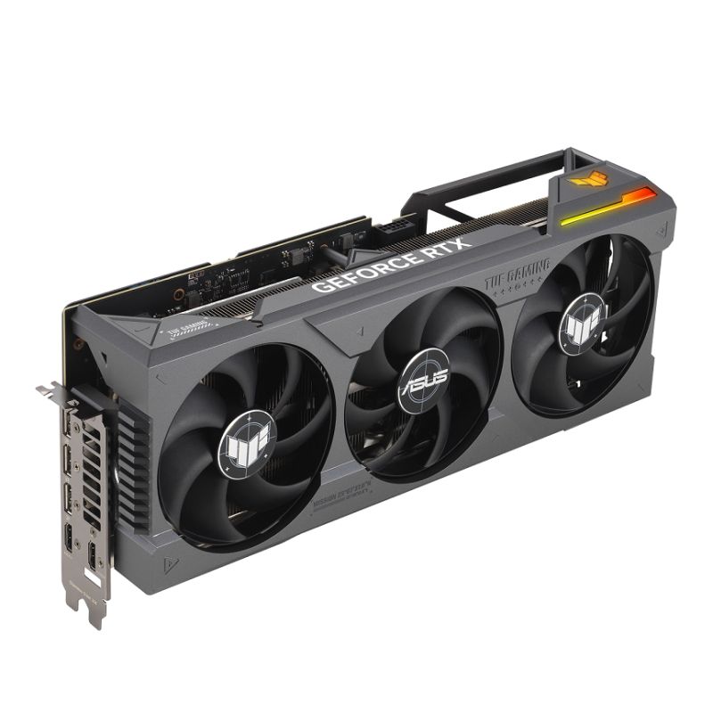 ▲TUF Gaming GeForce RTX 4090則附帶3.65 slot插槽，比ROG同系列產品略厚，卡身也較短，僅348mm。（圖／華碩提供）