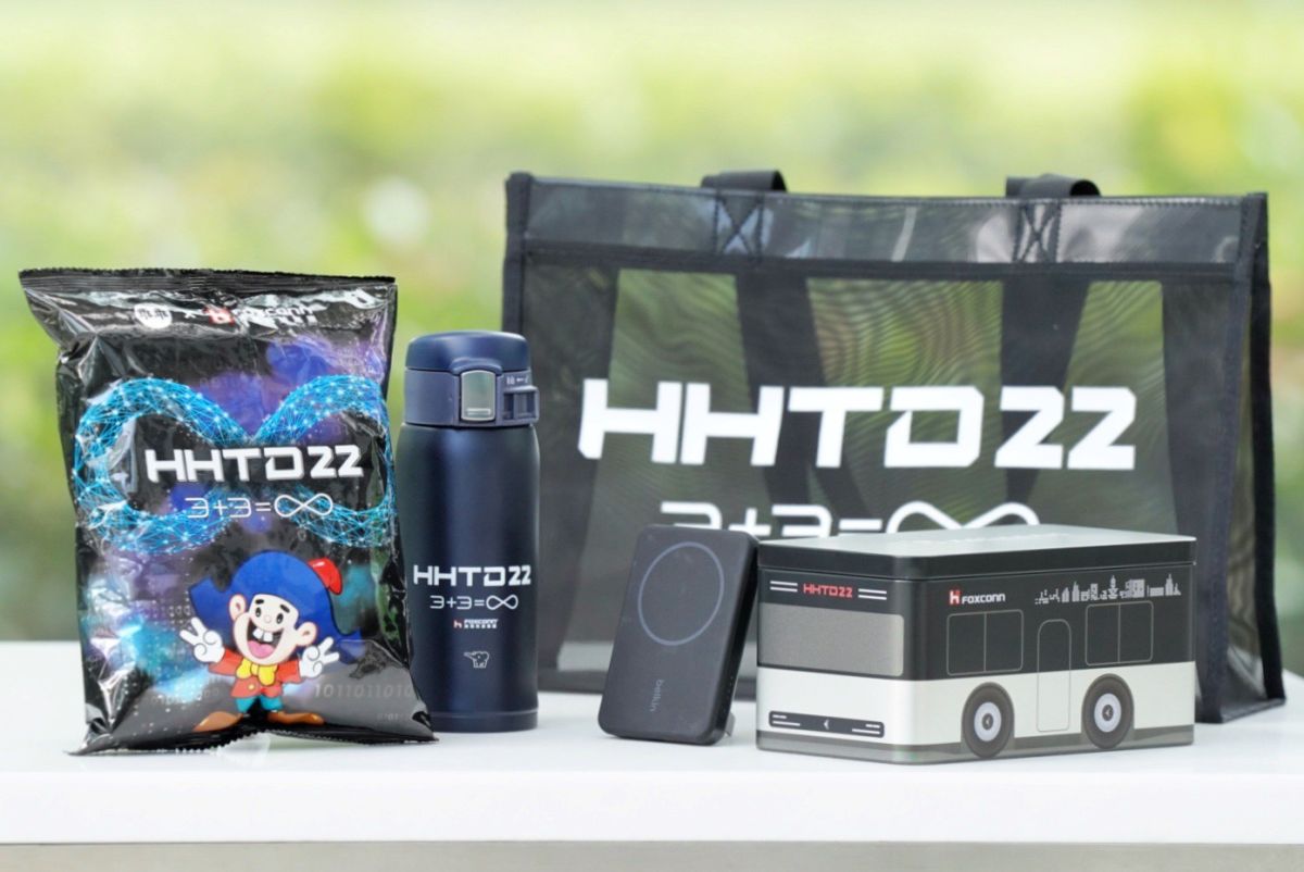 ▲HHTD22鴻海科技日將在10月18日登場，現在周邊商品大禮包曝光，其中內含鴻海特製版的乖乖，另外電動巴士MODEL T 造型盒也好吸睛。（圖／取自鴻海官網）